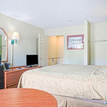 Economy Inn By Oyo Ashburn Exterior foto